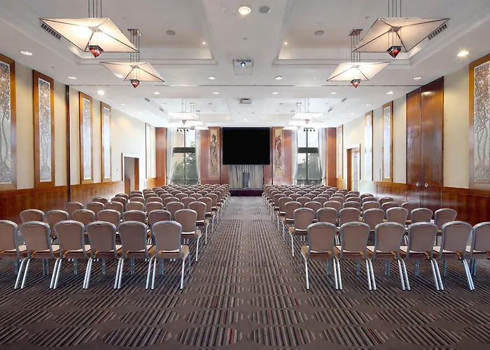 Canary Riverside Plaza Hotel London